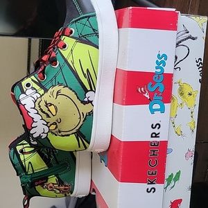 Dr. Seuss SKECHERS sz 10 shoes boys